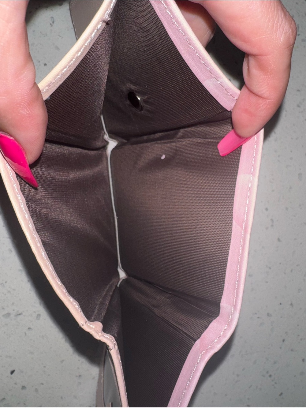 Pink Heart-Embossed Wallet - Picture 8 of 12